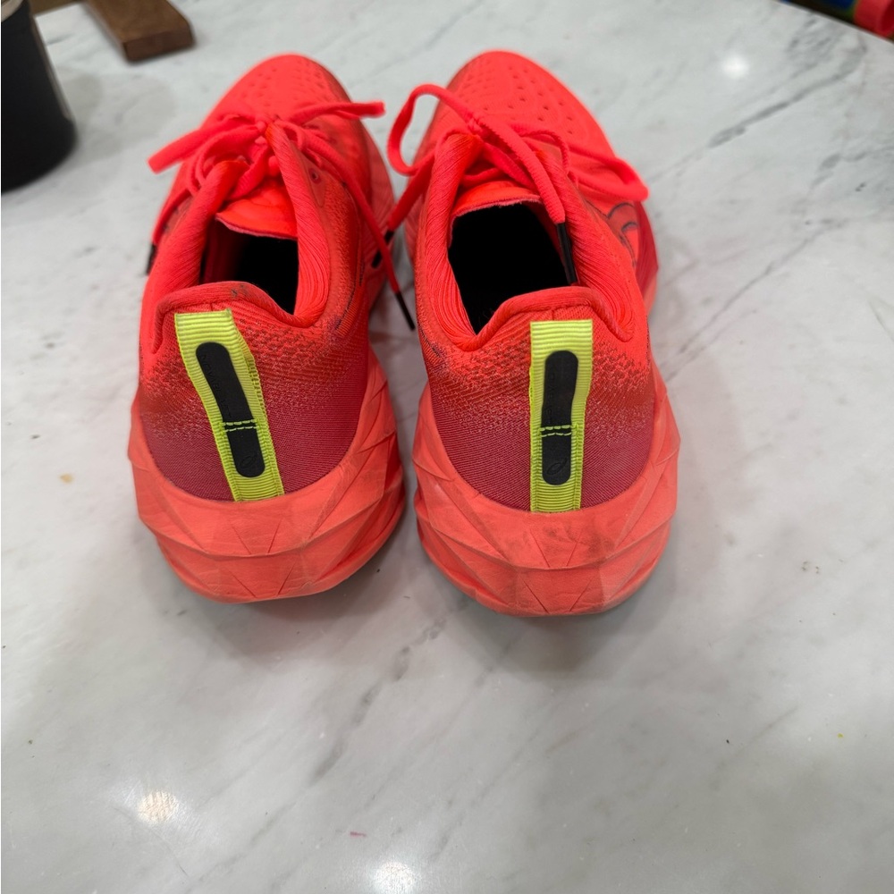 Asics Novablast 4, Sunrise Red/True Red, woman US Size 8 - Picture 2 of 5